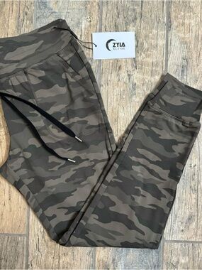 RARE 💎 ZYIA Active Women's Camo Leggings in Olive Green